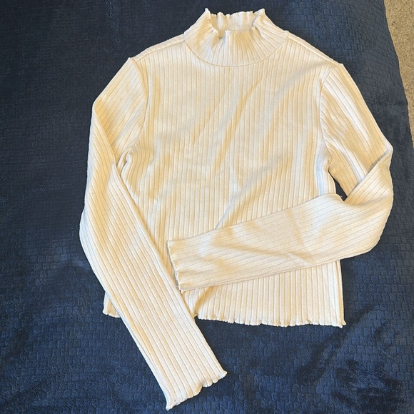 Steve Madden lettuce edge top, long sleeve mock neck - Picture 7 of 7